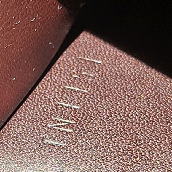 Louis Vuitton Amarante Vernis Sarah Wallet w/COA. - Picture 9 of 13